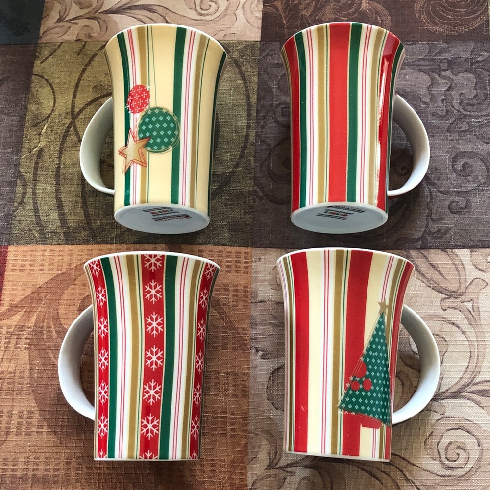 🎁EUC🎁Festive Striped Holiday Mugs
